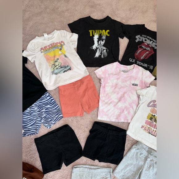 Girls 18-24 months tees and biker shorts lot - Picture 4 of 8
